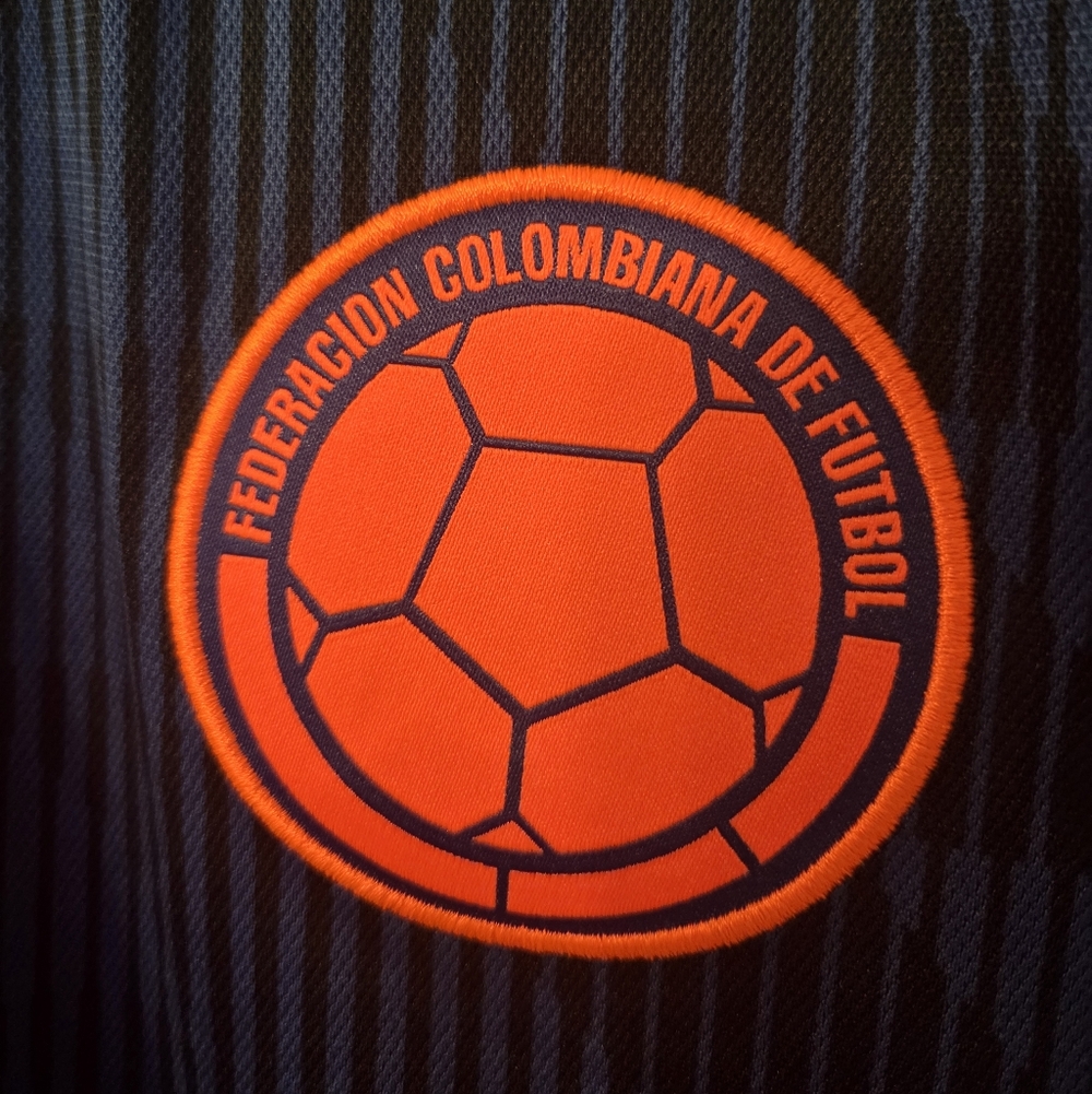 Authentic Colombia National Soccer 2018/19 Away jersey - Picture 4 of 9